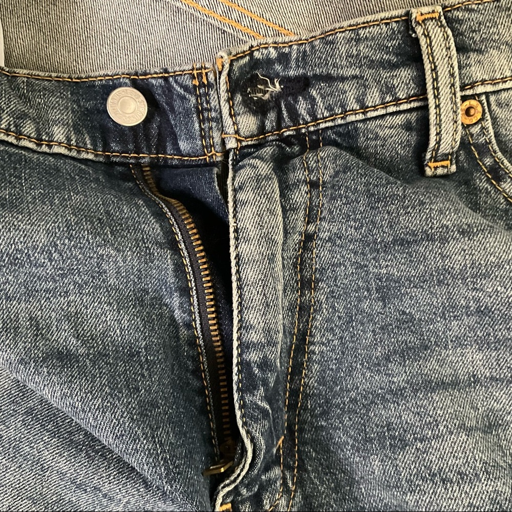 “LEVI STRAUS” Men’s 541 Medium Wash Athletic Fit Jeans. - Picture 7 of 15
